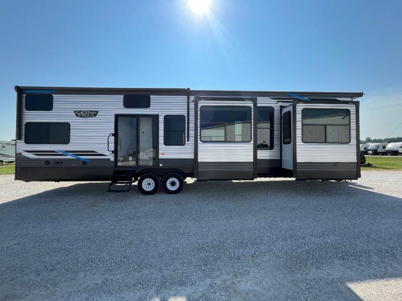 Used 2022 Forest River RV Salem Grand Villa 42FK